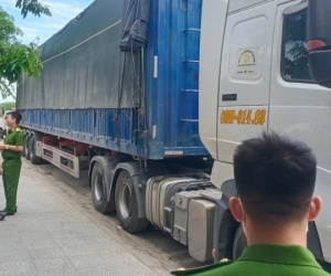 Tài xế xe container tử vong trong cabin