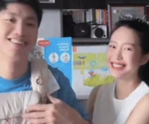 Dân mạng hạnh phúc lây với khoảnh khắc Đoàn Văn Hậu tập làm bố bỉm sữa, cùng Doãn Hải My đeo địu em bé