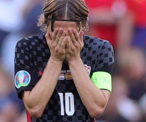 Khoảnh khắc Euro: Modric 2 lần ôm mặt khóc vì những hiệp phụ đầy nghiệt ngã