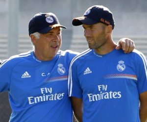 Ancelotti kể đòi trừng phạt Zidane vì đến muộn, cả đội phản đối