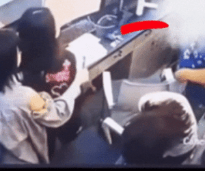 Clip: Mời đi uống rượu không được, người đàn ông đánh cô gái tới tấp