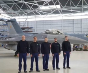 Tổng thống Zelensky bất cẩn làm lộ mặt các phi công Ukraine học lái F-16