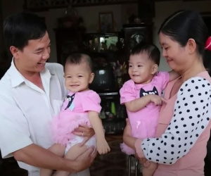 Ngôi làng ở Đồng Nai đi vài bước chân lại có cặp sinh đôi, nghi do một thứ, du khách khắp nơi đổ về xin