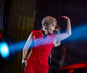 Nam thần EXO Xiumin 'quẩy tung' trong lần trở lại Việt Nam một mình, ấn tượng khoảnh khắc pháo hoa quá hoành tráng!