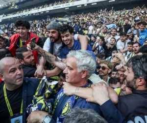 HLV Mourinho tạo cơn sốt trong ngày ra mắt 'đại gia' Thổ Nhĩ Kỳ