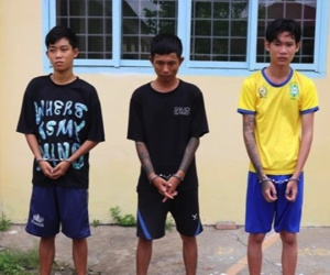 Bắt khẩn cấp 3 đối tượng dùng súng cướp tài sản của vợ chồng sắp cưới