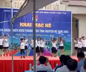 VIDEO: Khoảnh khắc mái hiên nhà văn hoá đổ sập, 6 học sinh đang biểu diễn bị thương