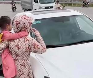 Đang đi giao hàng, đôi vợ chồng mừng rỡ nhận ra chiếc xe hơi bị mất từ 1 năm trước