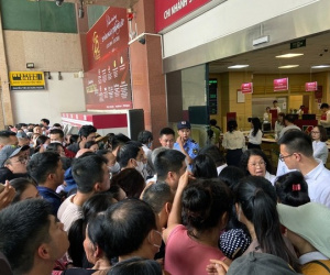 Đi mua vàng như đi 'đánh trận', muốn xếp hàng trật tự cũng gặp khó