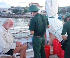 Ông lão người Mỹ kể về 3 tuần trôi dạt trên biển từ Philippines sang Việt Nam