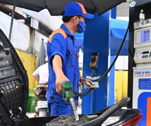 Giá xăng dầu ngày mai tiếp tục giảm?