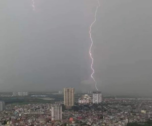 Người phụ nữ ở Hà Nội bị sét đánh nguy kịch