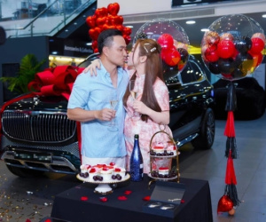 Sao nam Vbiz 'chơi lớn' tặng 2 xế sang tiền tỷ cho vợ kém 16 tuổi đang bầu 6 tháng