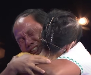 Mẹ dặn ngồi đợi ở bến xe nhưng không quay lại, đứa trẻ 5 tuổi lạc nhà 47 năm, ngày đoàn tụ mới rõ lý do