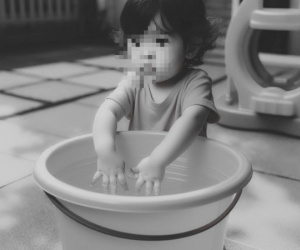Khởi tố cô giữ trẻ làm bé 2 tuổi tử vong trong xô nước