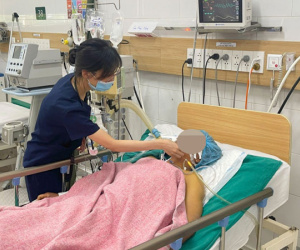 Ăn nhầm nấm độc, 7 bà cháu cấp cứu, 2 bé tử vong