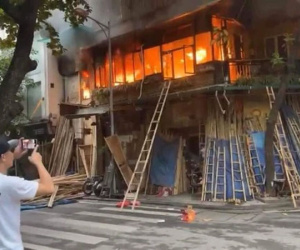 Hà Nội: Quán cà phê trên phố Hàng Vải cháy ngùn ngụt