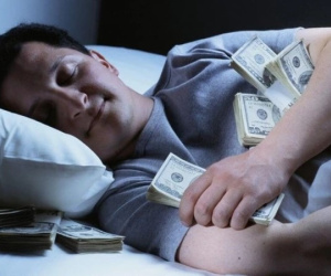 6 nghề độc lạ chỉ ăn và ngủ cũng 'hái ra tiền'