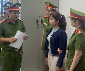 Bà mẹ 3 con bị cả nhà chồng cũ đánh đập, tra tấn, bắt uống nước thải, nước lau nhà
