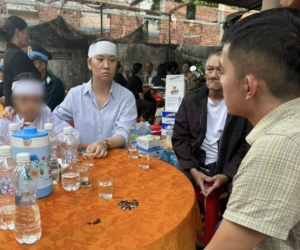 Đám tang cô giáo bị bê tông rơi tử vong: Chồng đang từ đảo về, con gái thảng thốt 'mãi không còn mẹ nữa'