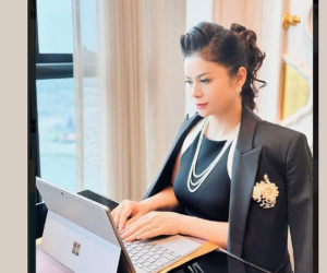 Hình ảnh mới nhất của bà Lê Hoàng Diệp Thảo: Nhan sắc mặn mà, thần thái nữ doanh nhân ấn tượng ở tuổi 52
