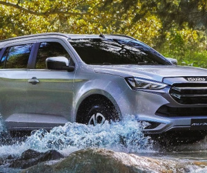 Những mẫu ô tô giá dưới 1 tỷ đồng lội nước sâu tốt nhất ở Việt Nam
