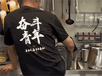 Mixue lao đao vì clip nhân viên rửa chân trong bồn nước pha chế, lời giải thích sau đó bất ngờ được ủng hộ