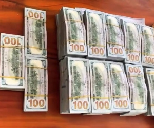 Bắt quả tang đối tượng vận chuyển trái phép 530.150 USD qua biên giới