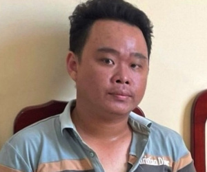 Đâm hai người hàng xóm thương vong rồi về nhà chờ công an bắt