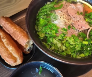 2 hàng quán ẩm thực Việt hot bậc nhất Thượng Hải: Ngoài phở của Chi Pu còn có một thương hiệu cà phê nổi tiếng