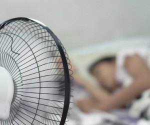 Khi ngủ nên đặt quạt gần hay xa giường? Có nên đặt ở đầu giường? Thì ra rất nhiều nhà đang làm sai