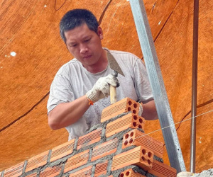 Chàng rể Hà Nội tự tay xây nhà cho bố mẹ vợ, hỗ trợ các em vực dậy kinh tế