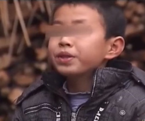Cậu bé 10 tuổi đêm khuya cứ bật cười kỳ lạ, bác sĩ không giải thích được, phải thôi miên mới tìm ra nguyên nhân