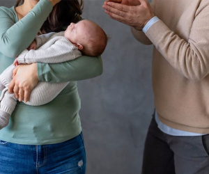 Chuyên gia nói gì về việc chồng không được ly hôn khi vợ mang thai dù là với người khác?