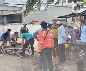 Cô gái trẻ ngã khụy trong nhà vệ sinh bến xe với nhiều vết đâm