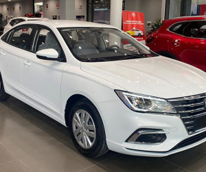 Giá xe MG5 MT lăn bánh chỉ 365 triệu tại Việt Nam, vẫn ế khách