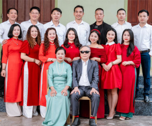 Ông bố mù ở Nghệ An có 7 con gái xinh đẹp giỏi giang, tuổi U70 hưởng trái ngọt