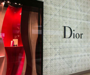 Dior mua túi từ thầu phụ 1,4 triệu, bán giá gần 70 triệu?