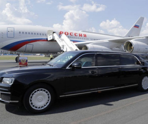 Cận cảnh chiếc limousine bọc thép thường được Tổng thống Putin mang theo khi công du nước ngoài