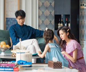 Mang theo con gái đi tái hôn, thấy con luôn lẩm bẩm một mình, tôi tái xanh mặt khi xem camera giám sát