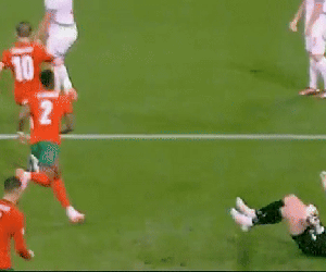 Ronaldo bị chê kém sang vì màn ăn mừng quá lố sau trận thắng ngược dòng