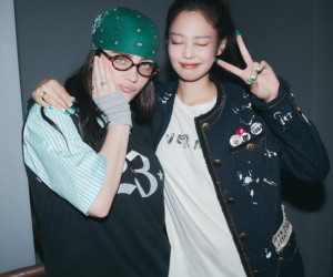Chiếc áo tweed 'nhìn rất Chanel' của Jennie: Đến từ brand của NTK gốc Việt, được BTS và BLACKPINK mê tít