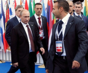 Xem đội 'lính ngự lâm' của Tổng thống Putin hành động: Bắt giữ kẻ tấn công không phải ưu tiên số 1