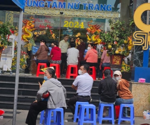 Công ty SJC ngừng phát số thứ tự mua vàng miếng