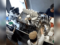 MXH xôn xao vụ việc nhân viên hất bột cà phê vào mặt khách hàng, xem hết video nhiều người lại đổi ý bênh vực