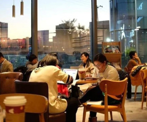 Bên trong những quán cà phê dành cho người thất nghiệp giả vờ đi làm vì không dám kể với gia đình