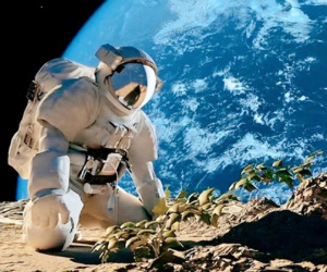 Phi hành gia đi tiểu trên Mặt Trăng và cái kết kinh hoàng