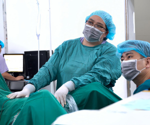 Người đàn ông đi cấp cứu vì đau bụng suốt 7 ngày sau bữa cơm cá