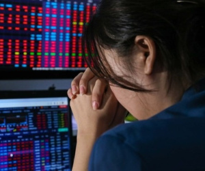 VN-Index 'bốc hơi' gần 28 điểm, bán tháo tiếp hay bắt đáy cổ phiếu?