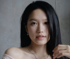 'Hot mom' Doãn Hải My bị nhận xét mặt vỡ nét sau sinh, liền tung bộ ảnh cực xinh bên Văn Hậu